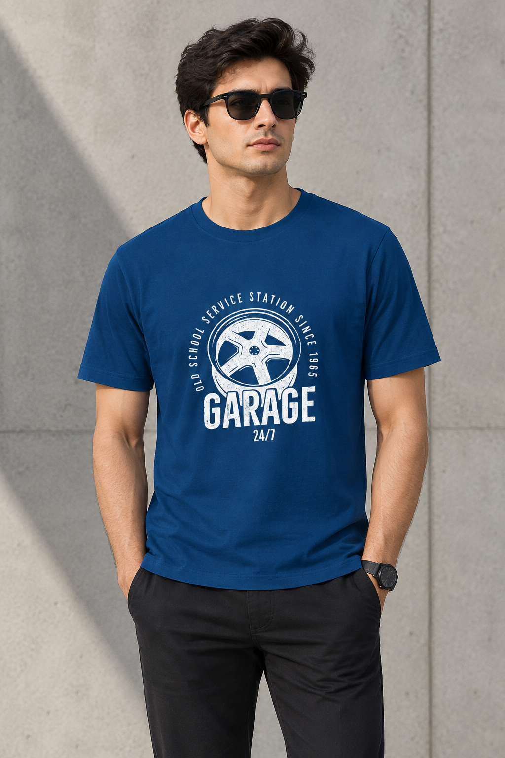 Garage - Old school service station - Unisex T-shirt