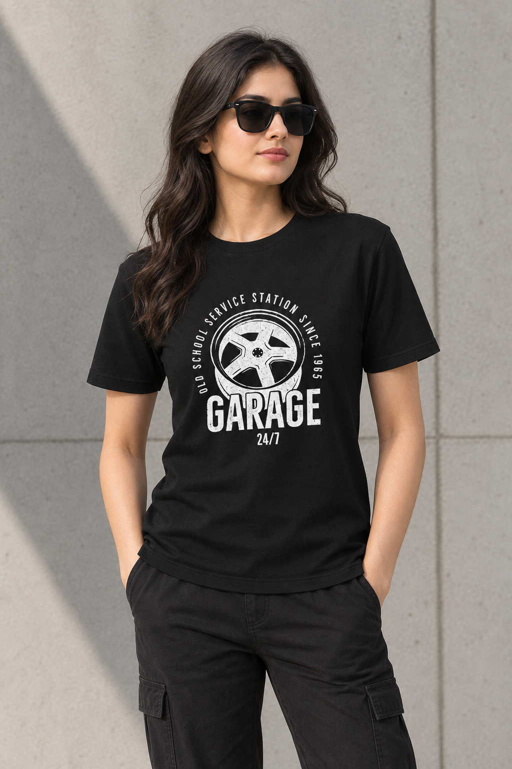 Garage - Old school service station - Unisex T-shirt