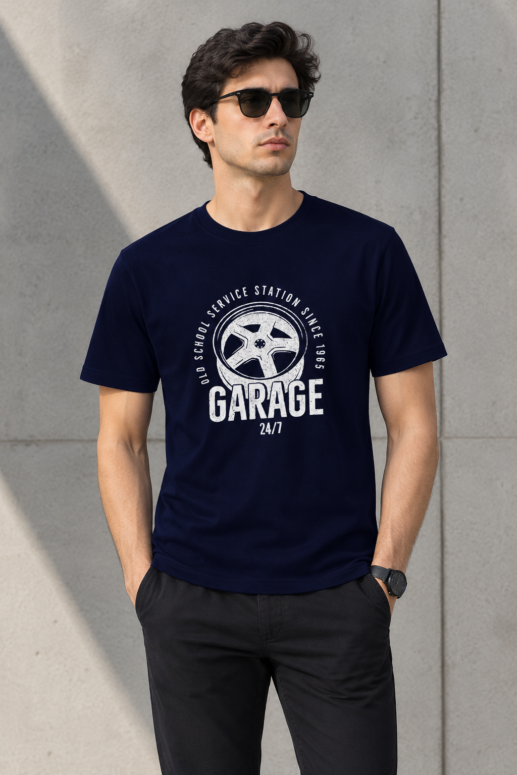 Garage - Old school service station - Unisex T-shirt